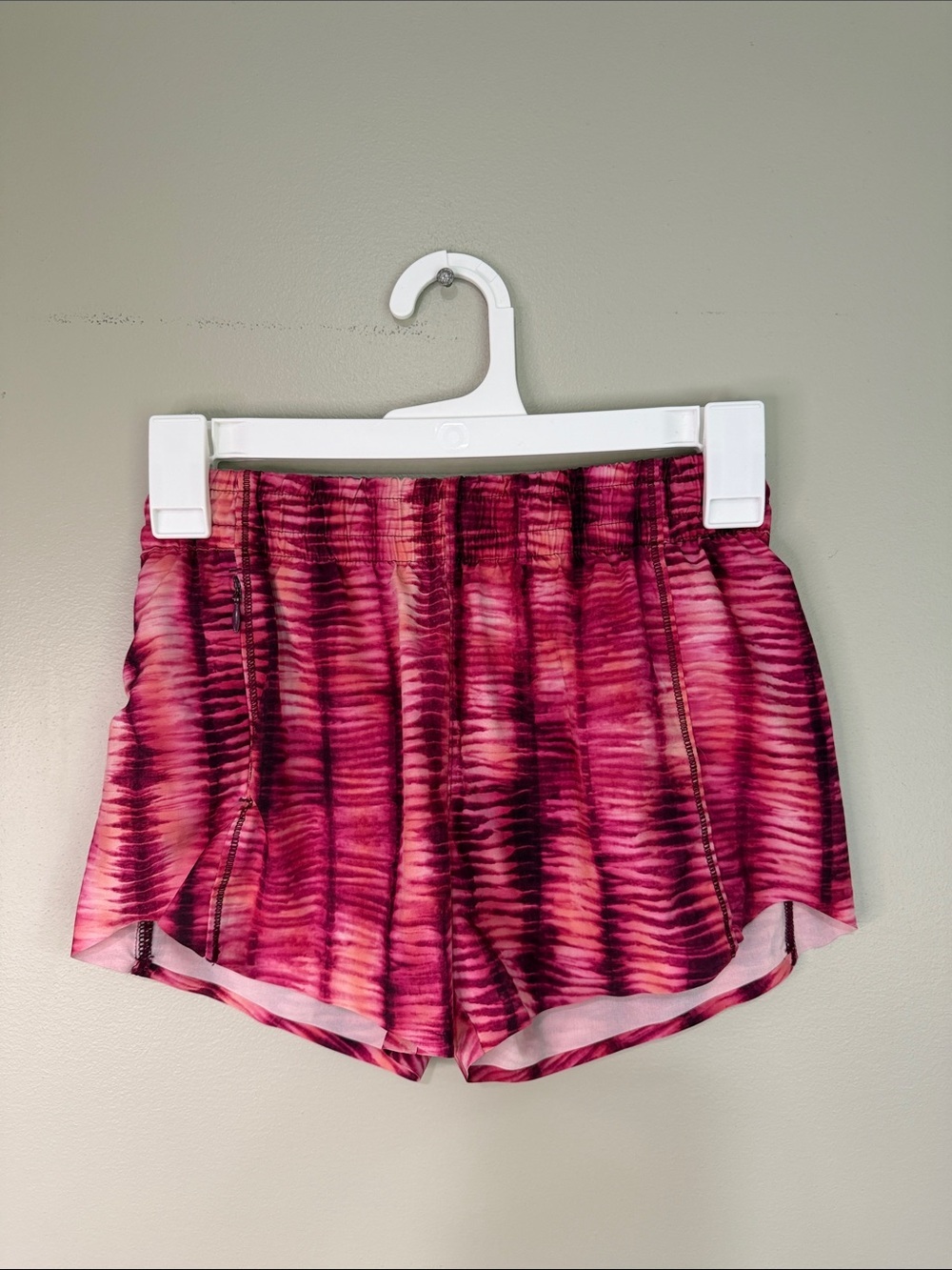 Athleta Girl Heart The Hustle 2.5” Short L/12